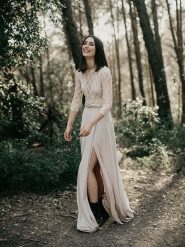 Ceylan Sukienka w kolorze kremowym rozmiar: 46-52. Brązowe sukienki damskie Ceylan, bez wzorów, z koronki, bez ramiączek. Za 209.82 zł.