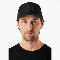 Czapka z daszkiem Unisex Swedemount Nordkap Trucker Cap II. Czarne czapki z daszkiem damskie SWEDEMOUNT, bez wzorów. W wyprzedaży za 71.99 zł.