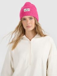 4F Czapka beanie damska - różowa M. Czerwone czapki damskie 4F, na zimę, bez wzorów, z dzianiny. Za 59.99 zł.