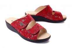 DR. BRINKMANN 700412-04 rot, klapki damskie. Czerwone klapki damskie Dr. Brinkmann, bez wzorów, ze skóry, bez obcasa, bez zapięcia. Za 203.94 zł.