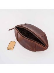 MAD MONKEY Skórzana kosmetyczka "American Football" w kolorze brązowym rozmiar: onesize. Brązowe kosmetyczki damskie MAD MONKEY, bez wzorów, z materiału. Za 104.99 zł.