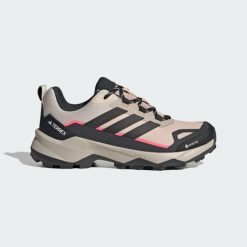 Buty trekkingowe Terrex Skychaser AX5 GORE-TEX Hiking. Brązowe obuwie trekkingowe damskie Adidas, z gore-texu, bez zapięcia. Za 529.00 zł.