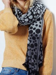 MENTHE À L'O Szal w kolorze brązowo-szarym - 170 x 85 cm rozmiar: onesize. Brązowe szaliki damskie MENTHE À L'O, bez wzorów, z materiału. Za 160.96 zł.