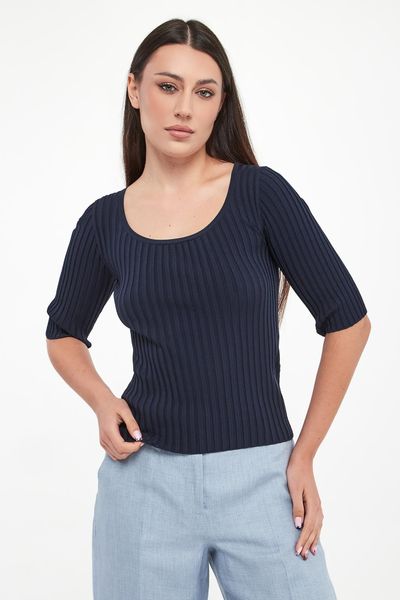 Bluzka damska prążkowana Guglia WEEKEND MAX MARA. Bluzki damskie Weekend Max Mara, s, bez wzorów, prążkowane, bez kołnierzyka, bez ramiączek. Za 889.00 zł.