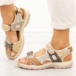 Camelowe skórzane sandały damskie Unisoft 18-57. Brązowe sandały damskie Unisoft, bez wzorów, z materiału, bez obcasa, na płaskiej podeszwie, bez zapięcia. Za 219.00 zł.