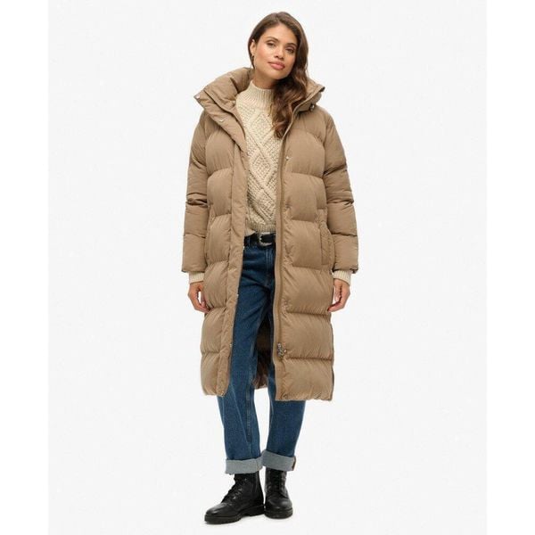 Damska długa kurtka z kapturem Superdry. Brązowe kurtki damskie Superdry, bez wzorów, z puchu, z kapturem. W wyprzedaży za 596.00 zł.