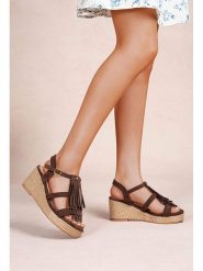 Foreverfolie Sandały w kolorze brązowym na koturnie rozmiar: 41. Brązowe sandały damskie Foreverfolie, bez wzorów, z otwartym noskiem, bez obcasa, na koturnie, bez zapięcia. Za 113.99 zł.