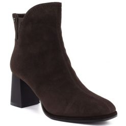 Skórzane botki damskie na obcasie brązowe Big Star UU274379. Brązowe botki damskie Big Star, z nubiku, retro, bez obcasa, na obcasie, bez zapięcia. Za 429.99 zł.