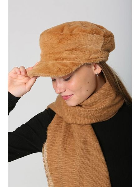Lucky Bees Czapka w kolorze karmelowym rozmiar: onesize. Brązowe czapki z daszkiem damskie Lucky Bees, bez wzorów, z futra. Za 83.03 zł.