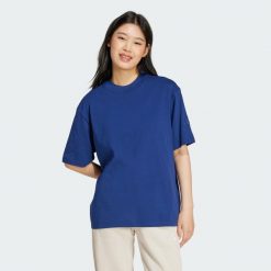 Koszulka Essentials Contemporary Logo Boyfriend. Białe bluzki damskie Adidas, xs, bez wzorów, bez kołnierzyka, bez ramiączek. W wyprzedaży za 83.40 zł.