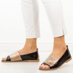 Czarne skórzane płaskie sandały damskie Potocki 19397. Czarne sandały damskie POTOCKI, z aplikacjami, z jeansu, bez obcasa, na płaskiej podeszwie, bez zapięcia. Za 229.00 zł.