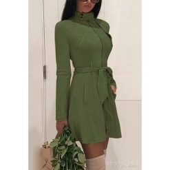 Sukienka ELEGANCE OLIVE. Zielone sukienki damskie Sukienka ELEGANCE OLIVE, bez wzorów, bez ramiączek. W wyprzedaży za 79.00 zł.