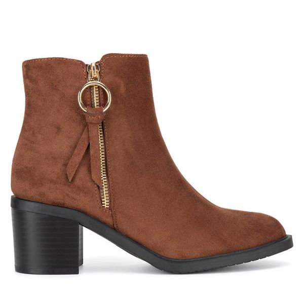 Botki Clara Barson. Brązowe botki damskie Clara Barson, bez obcasa, na słupku, bez zapięcia. Za 169.99 zł.