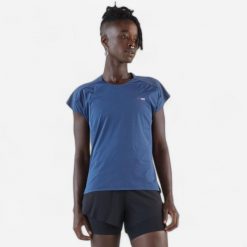 Koszulka do biegania damska Kiprun Run 900 Light. Niebieskie koszulki damskie KIPRUN, l, bez wzorów, z elastanu, bez kołnierzyka, bez ramiączek. W wyprzedaży za 89.99 zł.
