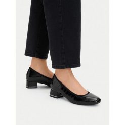 Czółenka Go Soft. Czarne czółenka damskie GO SOFT, bez wzorów, bez obcasa. Za 179.99 zł.