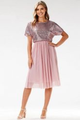 Koktajlowa sukienka rozkloszowana z cekinami i tiulem róż. Czerwone sukienki damskie Awama, bez wzorów, z materiału, eleganckie, bez ramiączek. Za 359.00 zł.