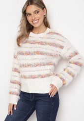 Biały Sweter z Wełną w Paski o Fakturze Imitującej Pióra Lazina. Białe swetry klasyczne damskie Born2be, z wełny, bez kołnierzyka. Za 49.99 zł.