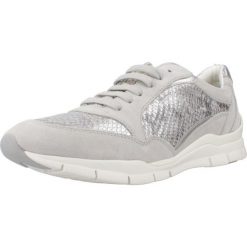 Buty GEOX D SUKIE Szary. Szare obuwie trekkingowe damskie Geox, ze skóry, bez zapięcia. Za 323.99 zł.