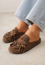Ciemnobrązowe Klapki VICES Mule Ozdobione Frędzlami Koralikami i Kokardą Eathelena. Brązowe klapki damskie Renee, bez wzorów, bez obcasa, na płaskiej podeszwie, bez zapięcia. Za 119.99 zł.