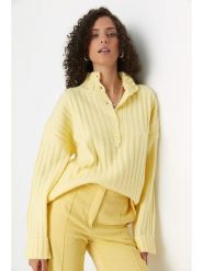 Trendyol Sweter w kolorze żółtym rozmiar: L. Żółte swetry klasyczne damskie Trendyol, l, prążkowane, bez kołnierzyka. Za 73.99 zł.