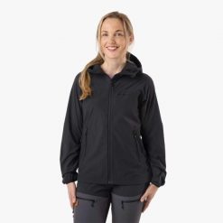 Kurtka outdoor hiking damska Swedemount Lofoten Stretch Jacket szybkoschnąca. Czarne kurtki damskie SWEDEMOUNT, xl, bez wzorów, z materiału, z kapturem. Za 349.99 zł.