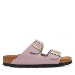 Klapki Birkenstock. Czerwone klapki damskie Birkenstock, bez wzorów, bez obcasa, bez zapięcia. Za 319.99 zł.