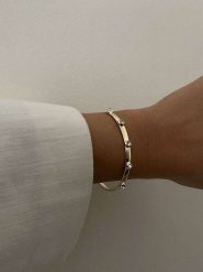 Heliophilia Bransoletka z ozdobnymi kamyczkami rozmiar: onesize. Szare bransoletki damskie Heliophilia, metalowe. Za 87.81 zł.