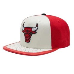 Czapka Z Daszkiem Ness NBA Day One Chicago Bulls Snapback. Białe czapki z daszkiem damskie Mitchell & Ness, bez wzorów. Za 251.99 zł.