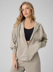 4F Bluza dresowa regular z modalem damska - beżowa XS. Brązowe bluzy damskie 4F, s, bez wzorów, z dresówki. Za 199.99 zł.