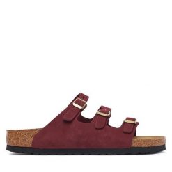 Klapki Birkenstock. Czerwone klapki damskie Birkenstock, bez wzorów, bez obcasa, bez zapięcia. Za 525.99 zł.