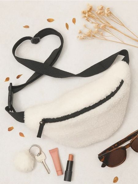 Nerka z regulowanym paskiem - biały. Białe nerki i saszetki damskie Sinsay, bez wzorów. Za 15.99 zł.