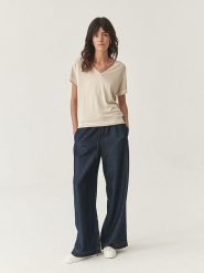 TATUUM Koszulka w kolorze beżowym rozmiar: S. Brązowe bluzki damskie TATUUM, s, bez wzorów, z wiskozy, bez kołnierzyka, bez ramiączek. Za 109.00 zł.