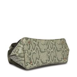 Torebka Guess. Zielone torebki wieczorowe damskie Guess, z aplikacjami, bez dodatków. Za 639.99 zł.