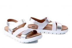 DR. BRINKMANN 7102770-01 schwarz, sandały damskie. Czarne sandały damskie Dr. Brinkmann, bez wzorów, ze skóry, bez obcasa, bez zapięcia. Za 280.42 zł.