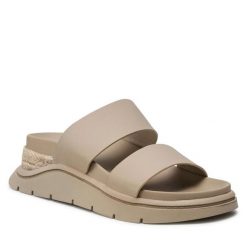 Klapki Jenny Fairy. Brązowe klapki damskie Jenny Fairy, bez wzorów, bez obcasa, bez zapięcia. Za 129.99 zł.