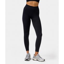 Legginsy bezszwowe push-up Carpatree Elite czarne. Czarne legginsy damskie Carpatree, xs, bez wzorów, z elastanu. W wyprzedaży za 169.99 zł.