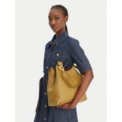 Torebka Coccinelle. Zielone torebki klasyczne damskie Coccinelle, bez dodatków. Za 1,299.99 zł.