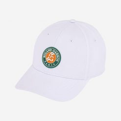 Czapka tenisowa Roland Garros logo RG. Czapki z daszkiem damskie ROLAND GARROS, bez wzorów, z bawełny. Za 79.99 zł.