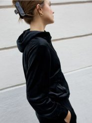 Welurowa bluza z kapturem - ciemnobrązowy. Brązowe bluzy damskie Reserved, l, bez wzorów, z dzianiny, z kapturem. Za 119.99 zł.