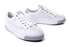 RIEKER L8849-80 white, półbuty sportowe damskie. Białe półbuty damskie Rieker, na lato, w ażurowe wzory, bez obcasa, bez zapięcia. Za 297.42 zł.