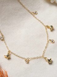 Lodie Silver Pozłacany naszyjnik z elementami ozdobnymi - dł. 42 cm rozmiar: onesize. Szare naszyjniki damskie Lodie Silver, z cyrkonią, metalowe. Za 52.99 zł.