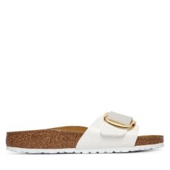 Klapki Birkenstock. Białe klapki damskie Birkenstock, bez wzorów, bez obcasa, bez zapięcia. Za 469.99 zł.