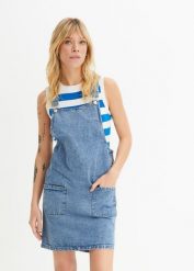 Sukienka jeansowa ogrodniczka. Niebieskie sukienki damskie bonprix, bez wzorów, z denimu, bez ramiączek. Za 124.99 zł.