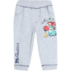 Jasnoszare Spodnie Dresowe Springer. Spodnie dresowe chłopięce marki 4F. Za 24.99 zł.