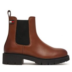 Sztyblety Tommy Jeans. Brązowe botki damskie Tommy Jeans, z jeansu, bez obcasa, na płaskiej podeszwie, bez zapięcia. Za 649.99 zł.