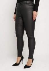 Czarne Spodnie Slim z Ekoskóry Emiliara. Czarne spodnie materiałowe damskie Born2be, bez wzorów, z jeansu. Za 74.99 zł.