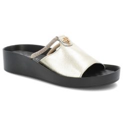 Klapki damskie S. Barski, na platformie ze skóry naturalnej z ozdobą eleganckie, złote, KV51-034. Żółte klapki damskie S.BARSKI, z aplikacjami, ze skóry, bez obcasa, na koturnie, bez zapięcia. Za 139.00 zł.