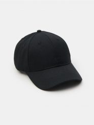 Czapka z daszkiem - czarny. Czarne czapki z daszkiem damskie Sinsay, bez wzorów. Za 9.99 zł.