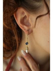 Pierres delicates Pozłacane kolczyki z cyrkoniami rozmiar: onesize. Niebieskie kolczyki damskie Pierres delicates, z cyrkonią, pozłacane. Za 100.75 zł.