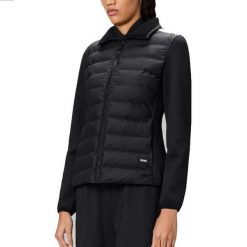 Kurtka RAINS SAFI FLEECE HYBRID CURVE JAC Czarny. Czarne kurtki damskie Rains, bez wzorów, z tkaniny, bez kaptura. Za 824.65 zł.